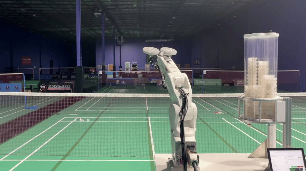 Badminton robot