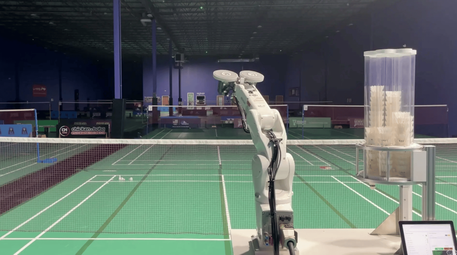 Badminton robot